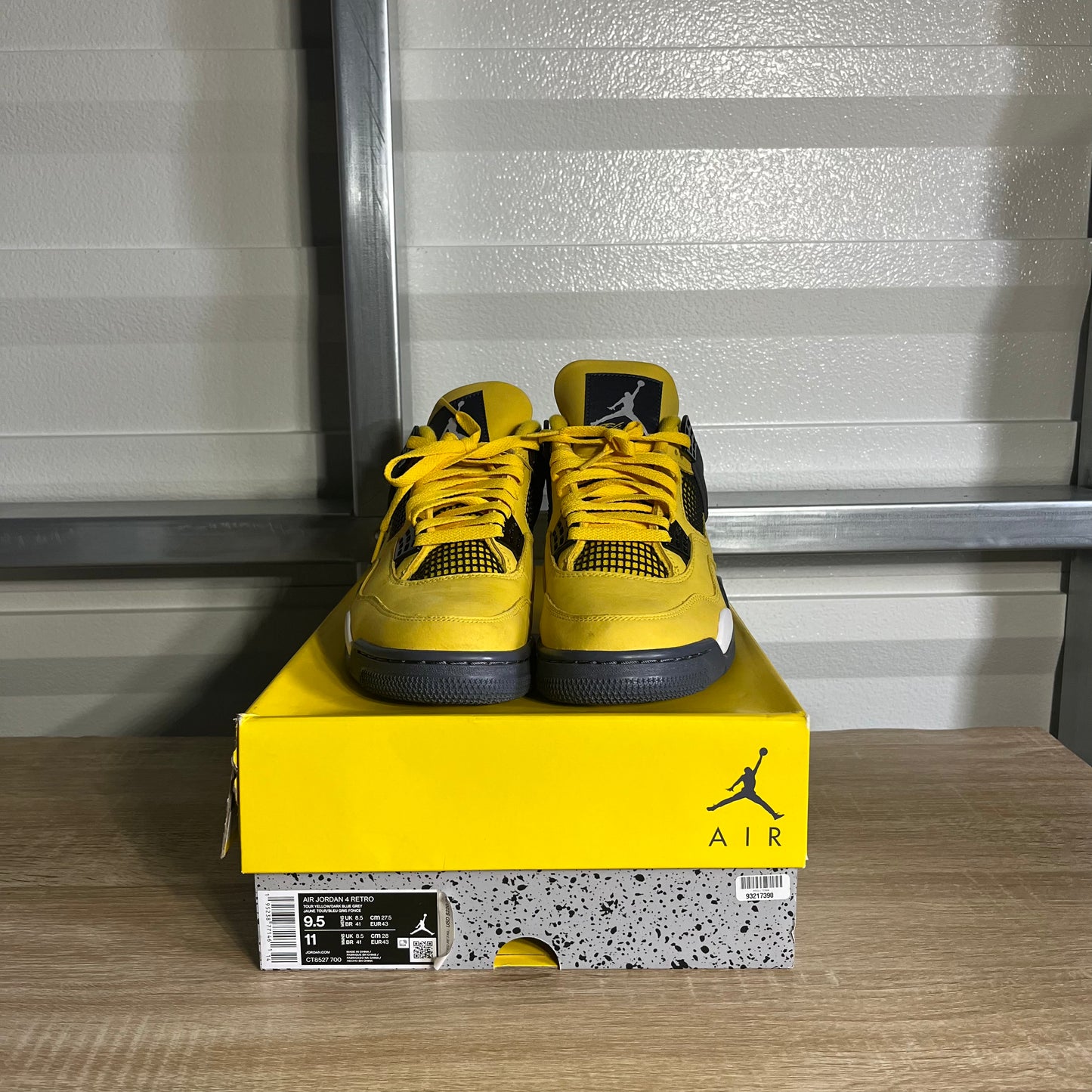 Size 9.5 - AJ 4 Retro Lightning