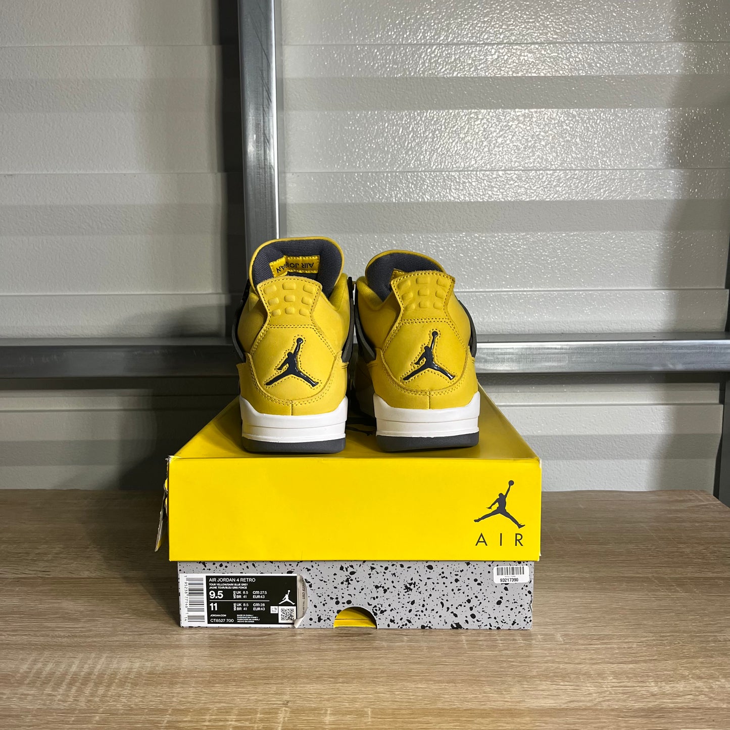 Size 9.5 - AJ 4 Retro Lightning