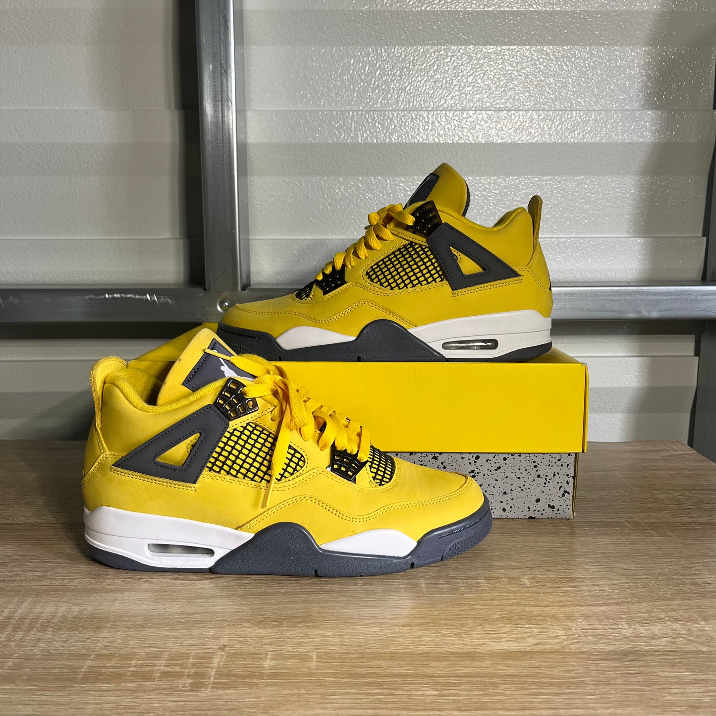 Size 9.5 - AJ 4 Retro Lightning