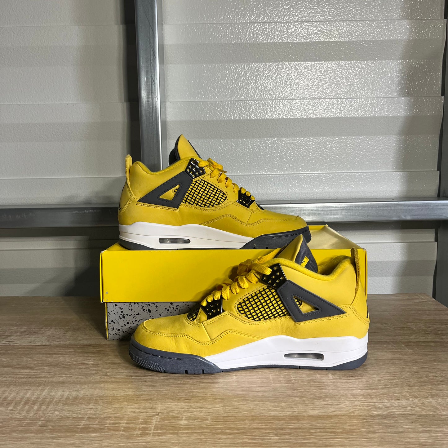 Size 9.5 - AJ 4 Retro Lightning