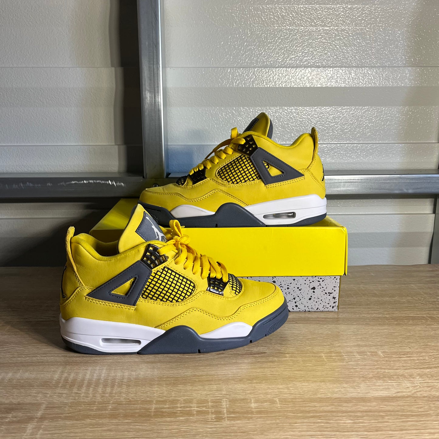Size 9 - AJ 4 Retro Lightning