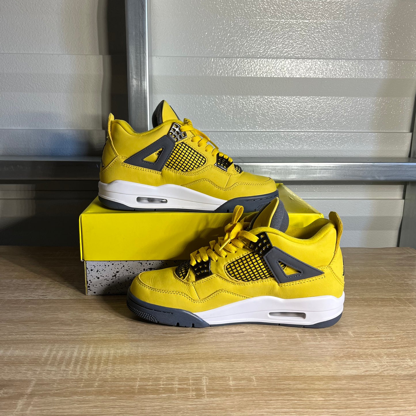Size 9 - AJ 4 Retro Lightning