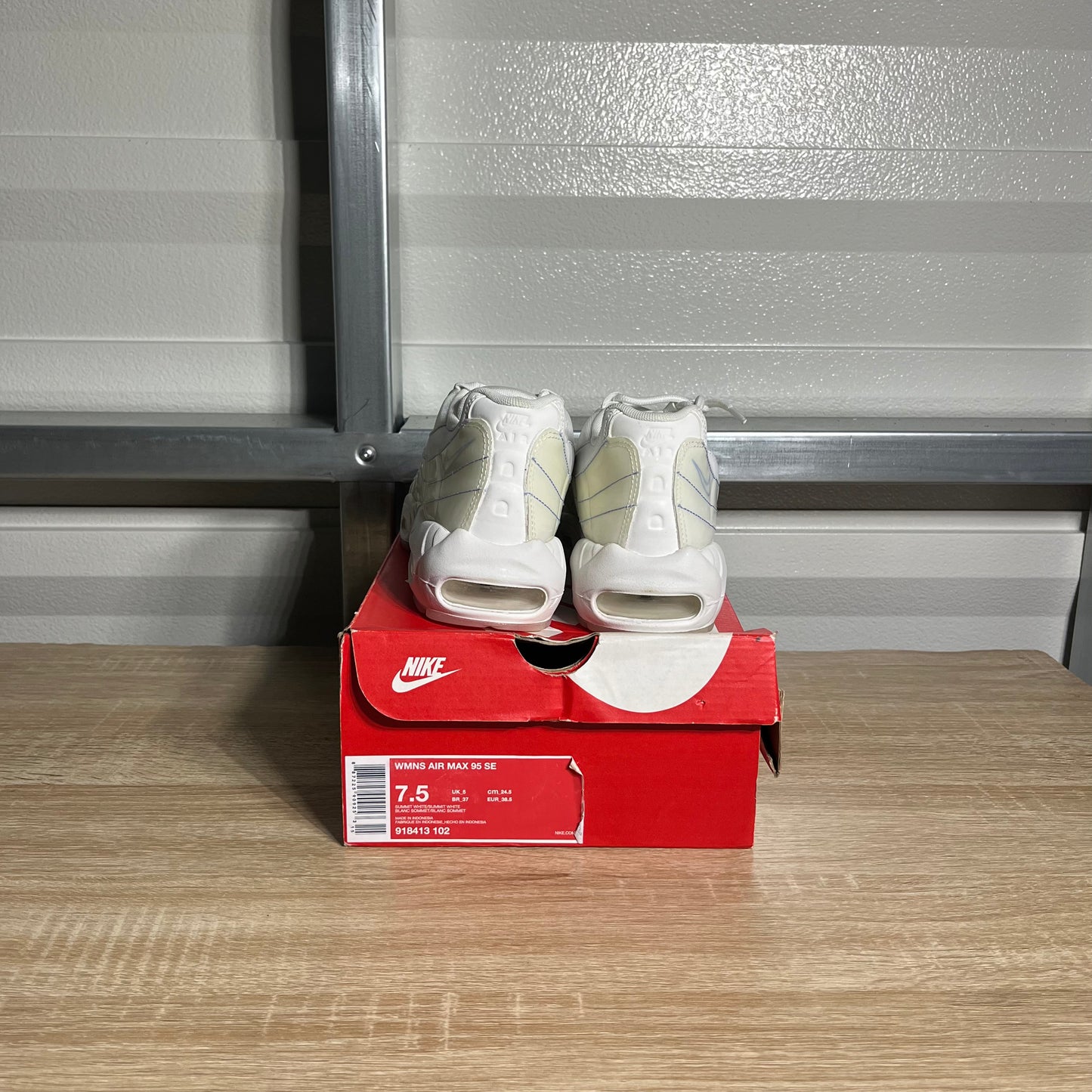 Size 7.5W - AM 95 SE Essential Triple White Grey