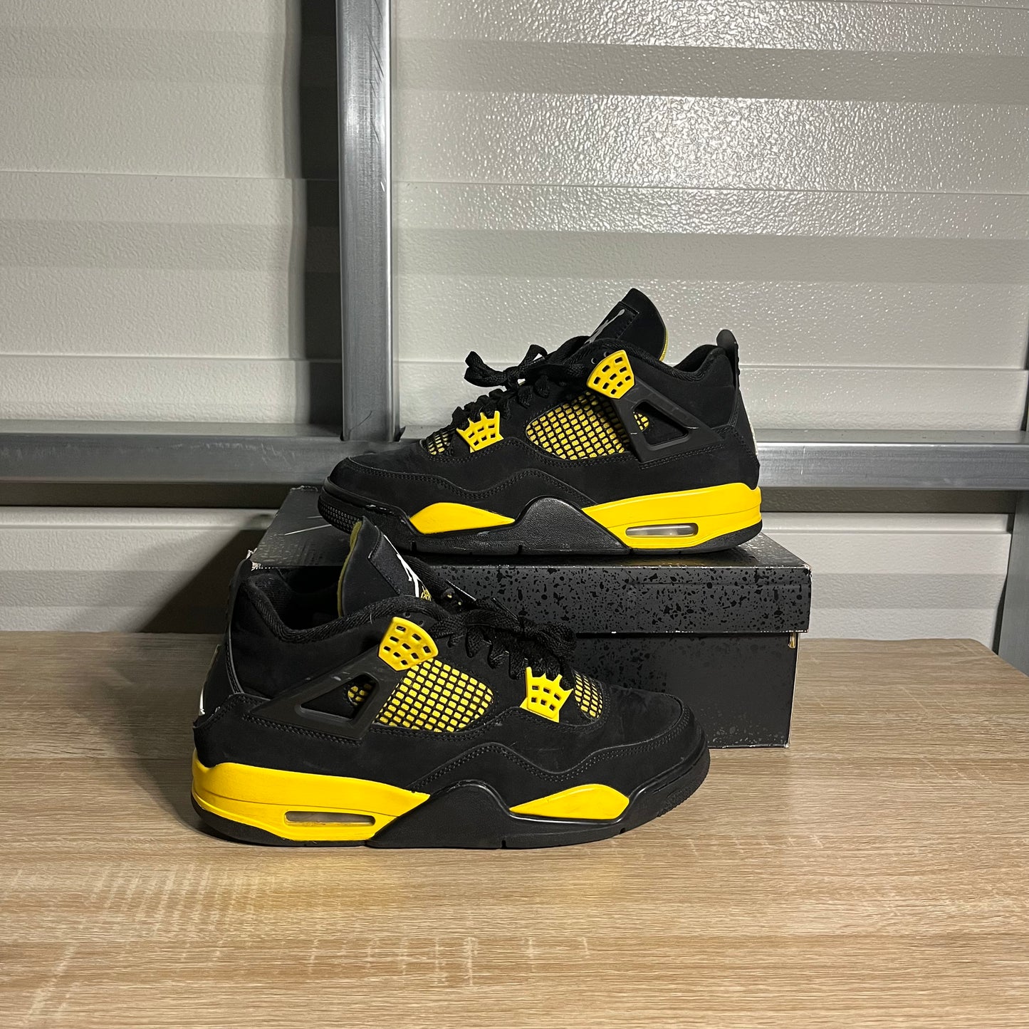 Size 9 - AJ 4 Retro Thunder