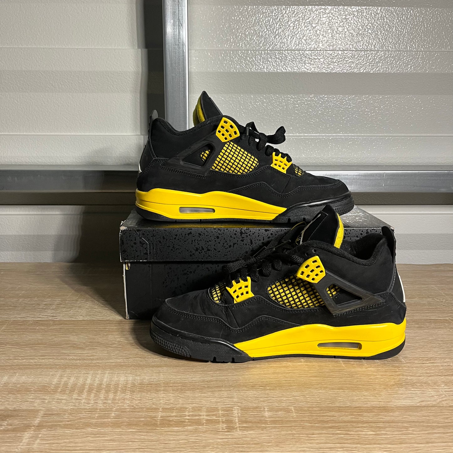 Size 9 - AJ 4 Retro Thunder