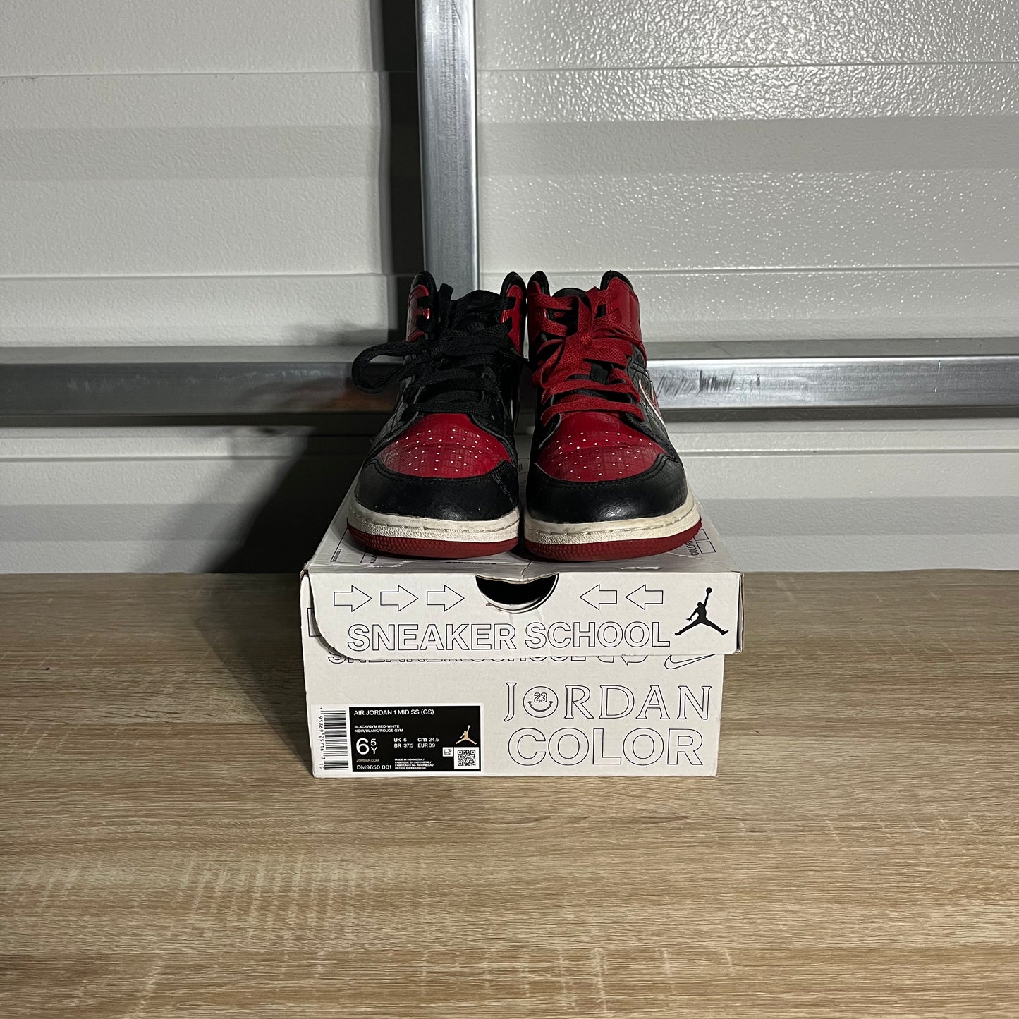 Size 6.5Y - AJ 1 Mid Bred Text
