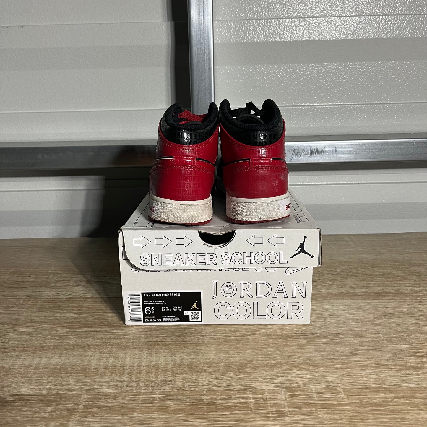 Size 6.5Y - AJ 1 Mid Bred Text