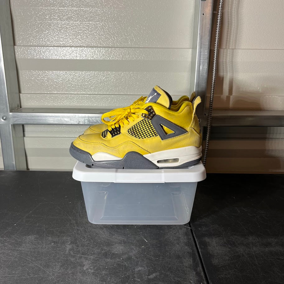 Size 9.5 - AJ 4 Retro Lightning