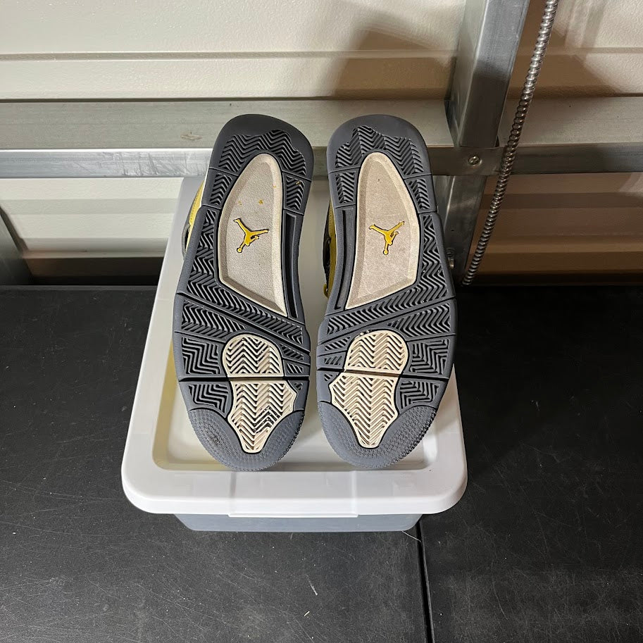 Size 9.5 - AJ 4 Retro Lightning