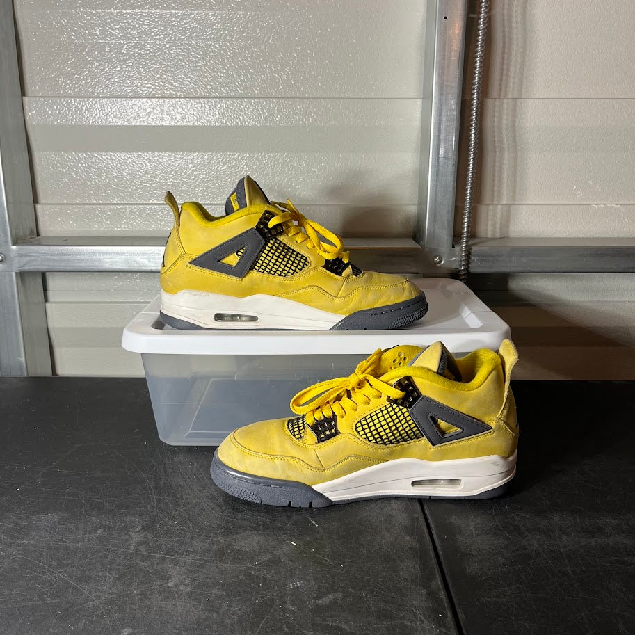 Size 9.5 - AJ 4 Retro Lightning