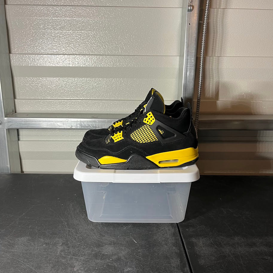Size 9 - AJ 4 Retro Thunder