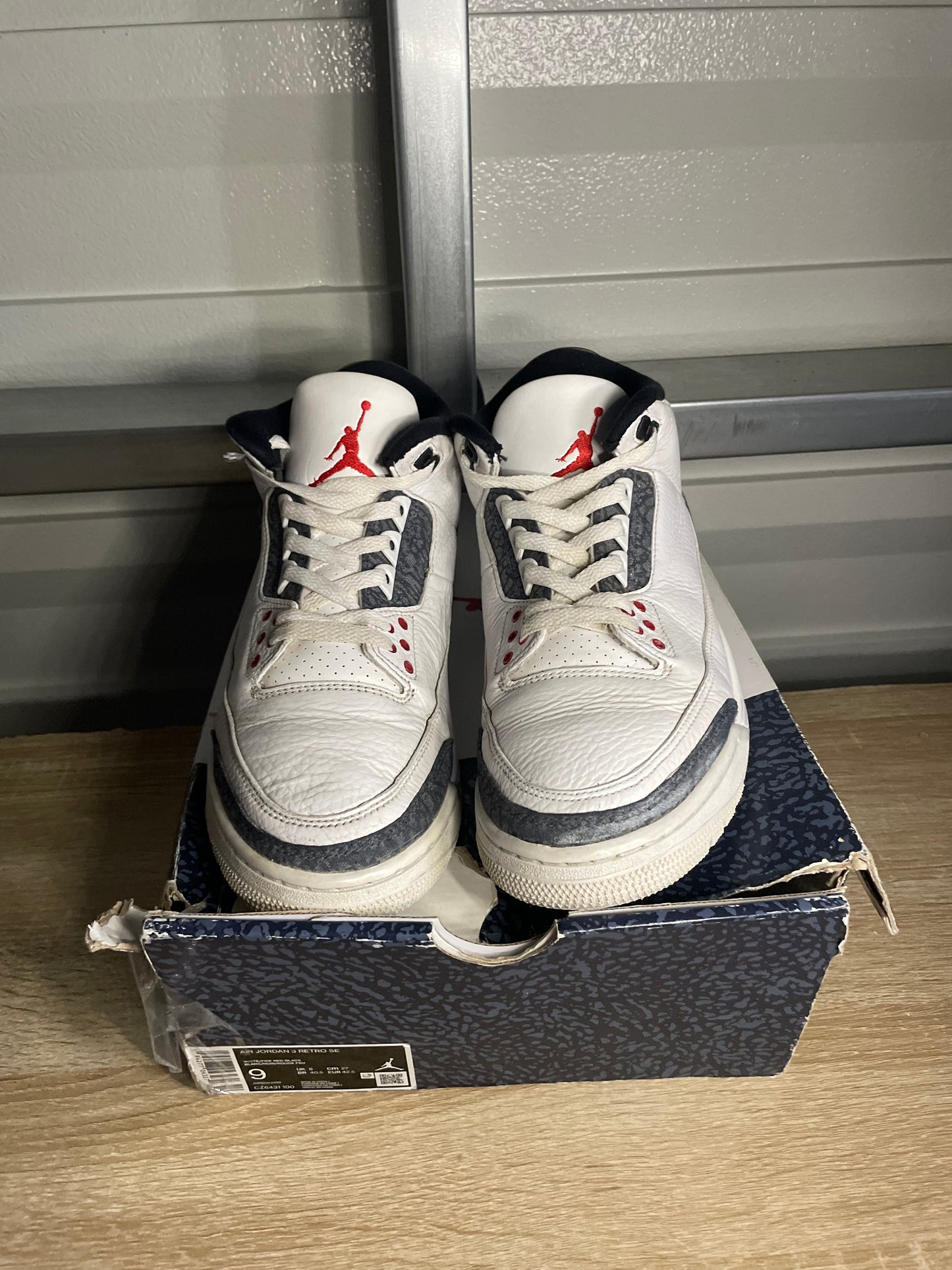 Size 9 - AJ 3 Retro Fire Red