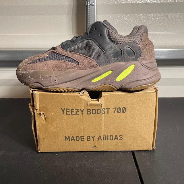 Size 10.5 - YZY Boost 700 Mauve