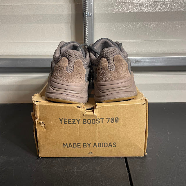 Size 10.5 - YZY Boost 700 Mauve