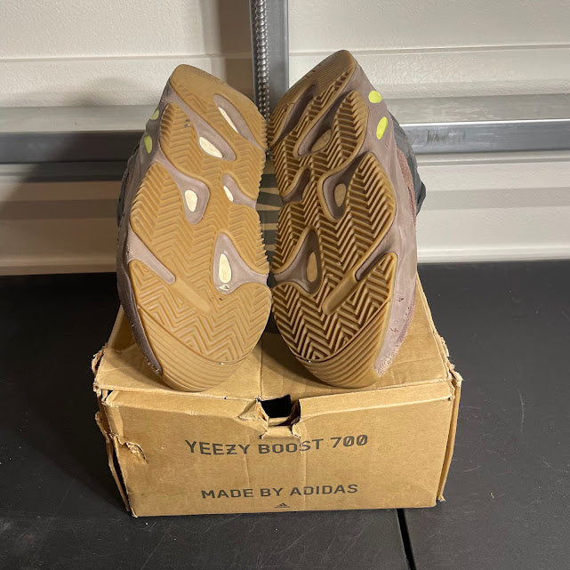 Size 10.5 - YZY Boost 700 Mauve