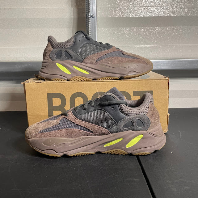 Size 10.5 - YZY Boost 700 Mauve