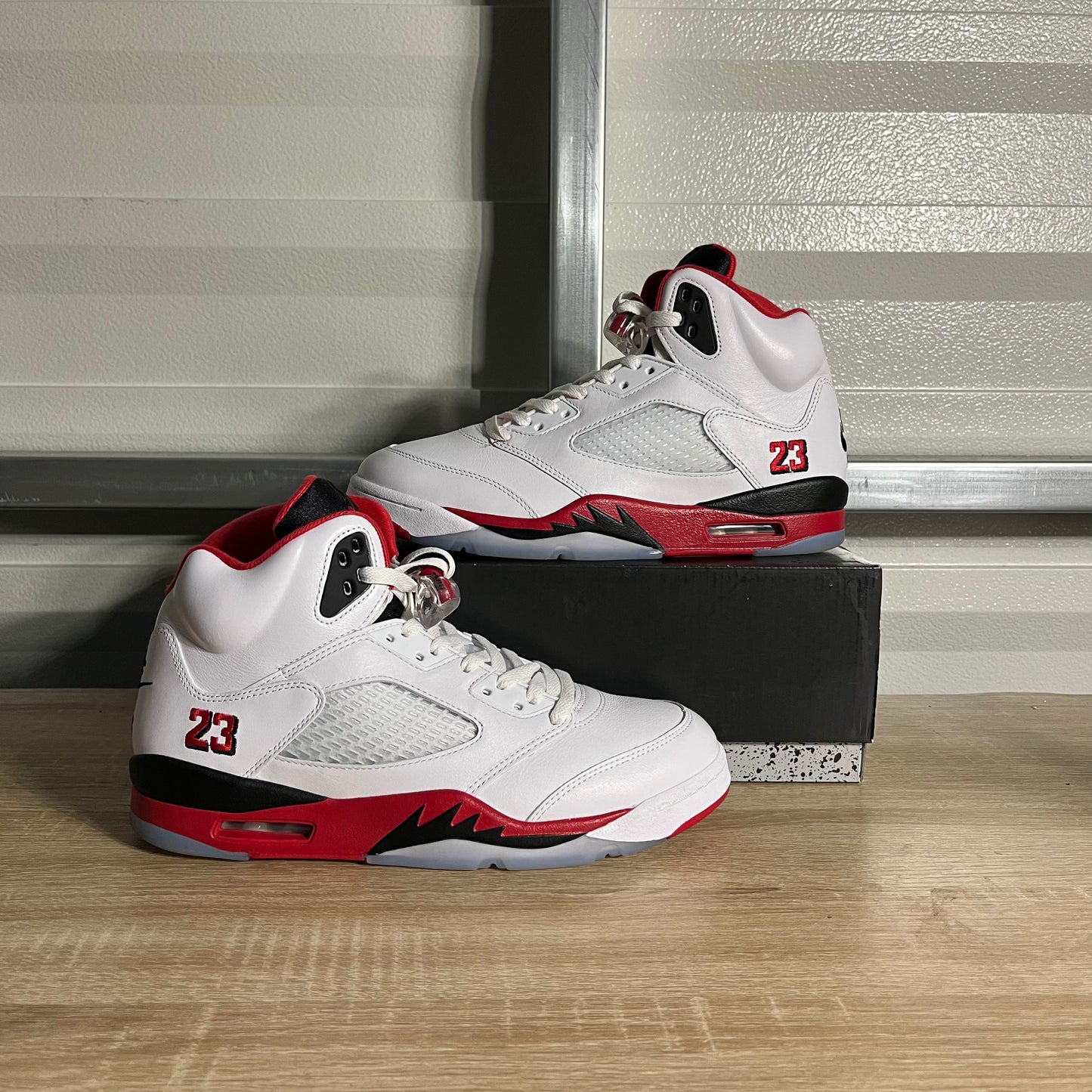 Size 10 - AJ 5 Retro Fire Red Black Tongue