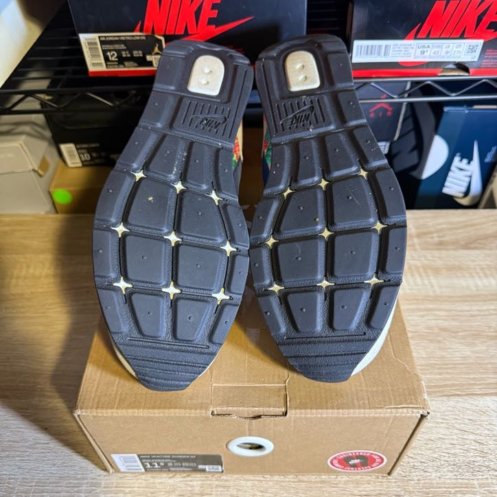 Size 11.5 - Venture Runner N7