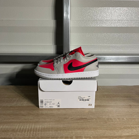 Size 8.5W - AJ 1 Low Light Iron Ore Siren Red
