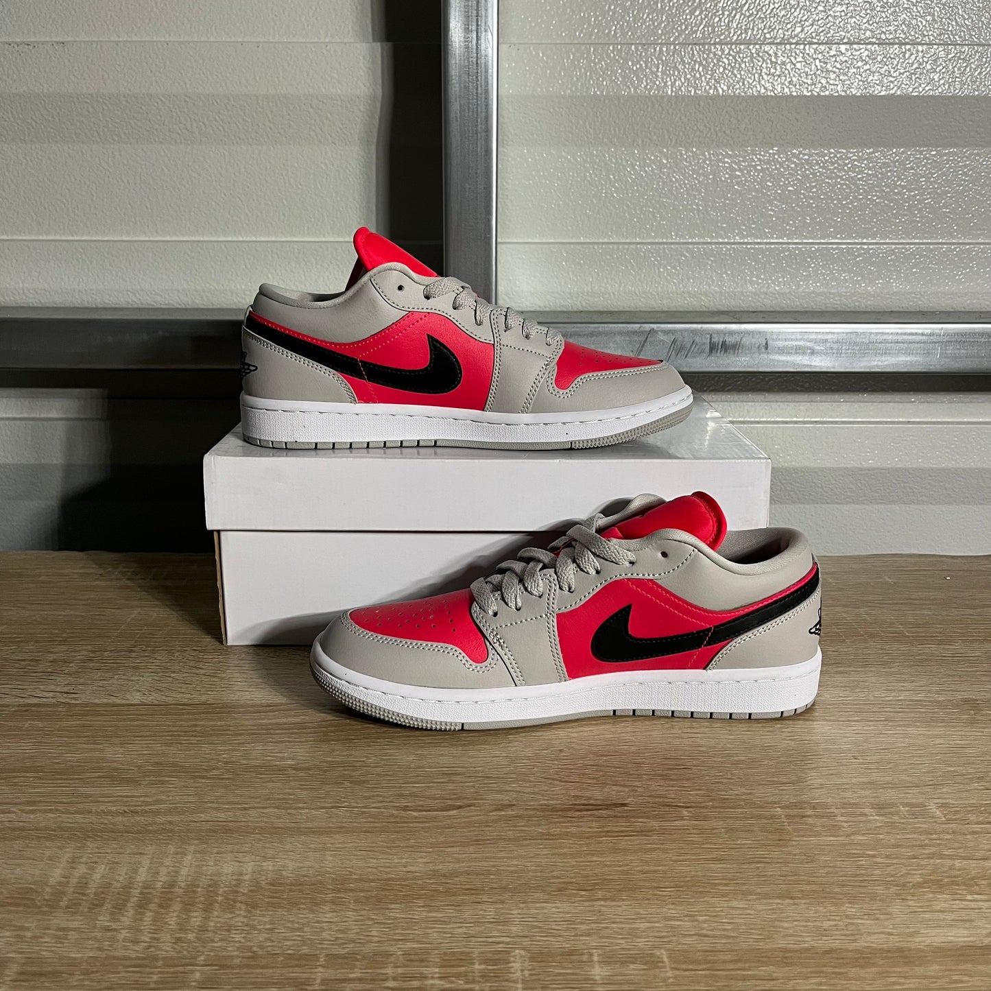 Size 8.5W - AJ 1 Low Light Iron Ore Siren Red