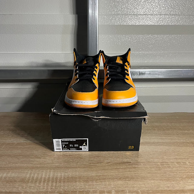 Size 7Y - AJ 1 Mid Taxi