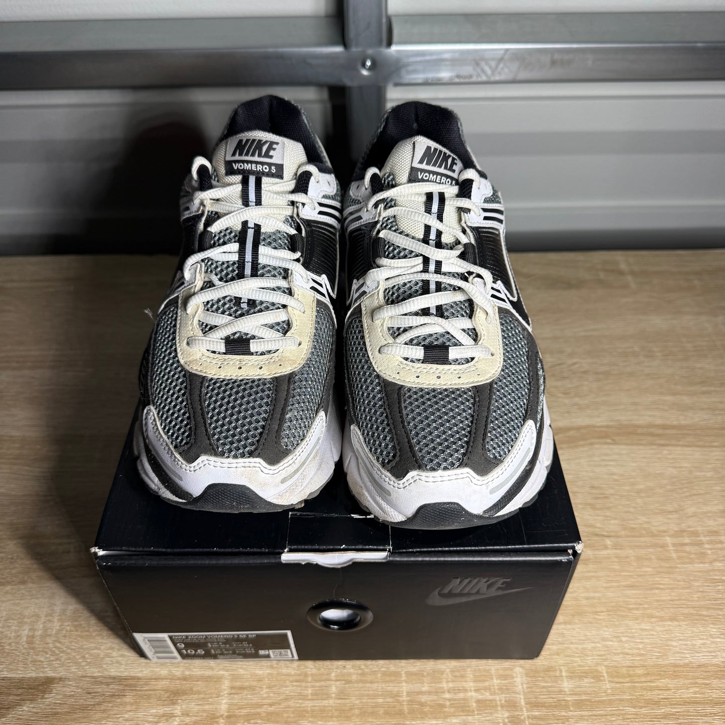 Size 9 - Zoom Vomero 5 SE SP Black White