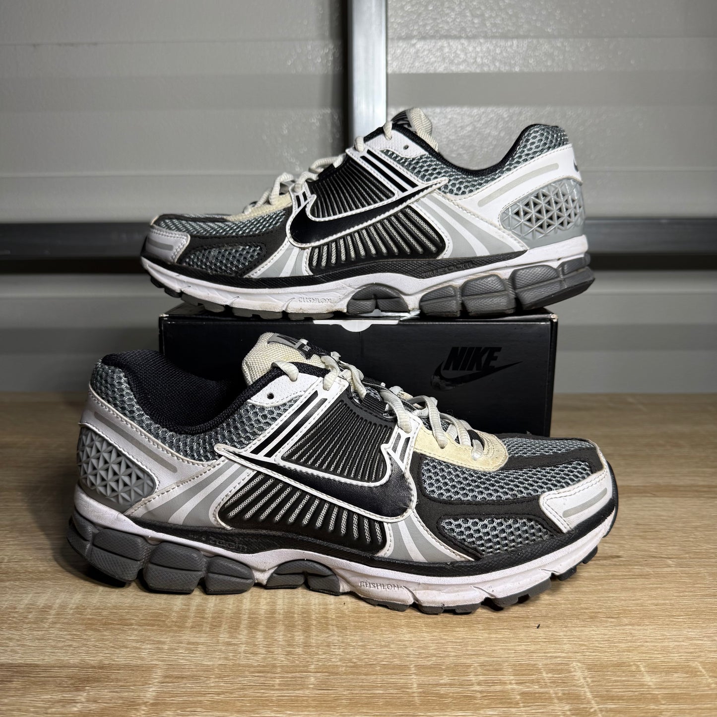 Size 9 - Zoom Vomero 5 SE SP Black White