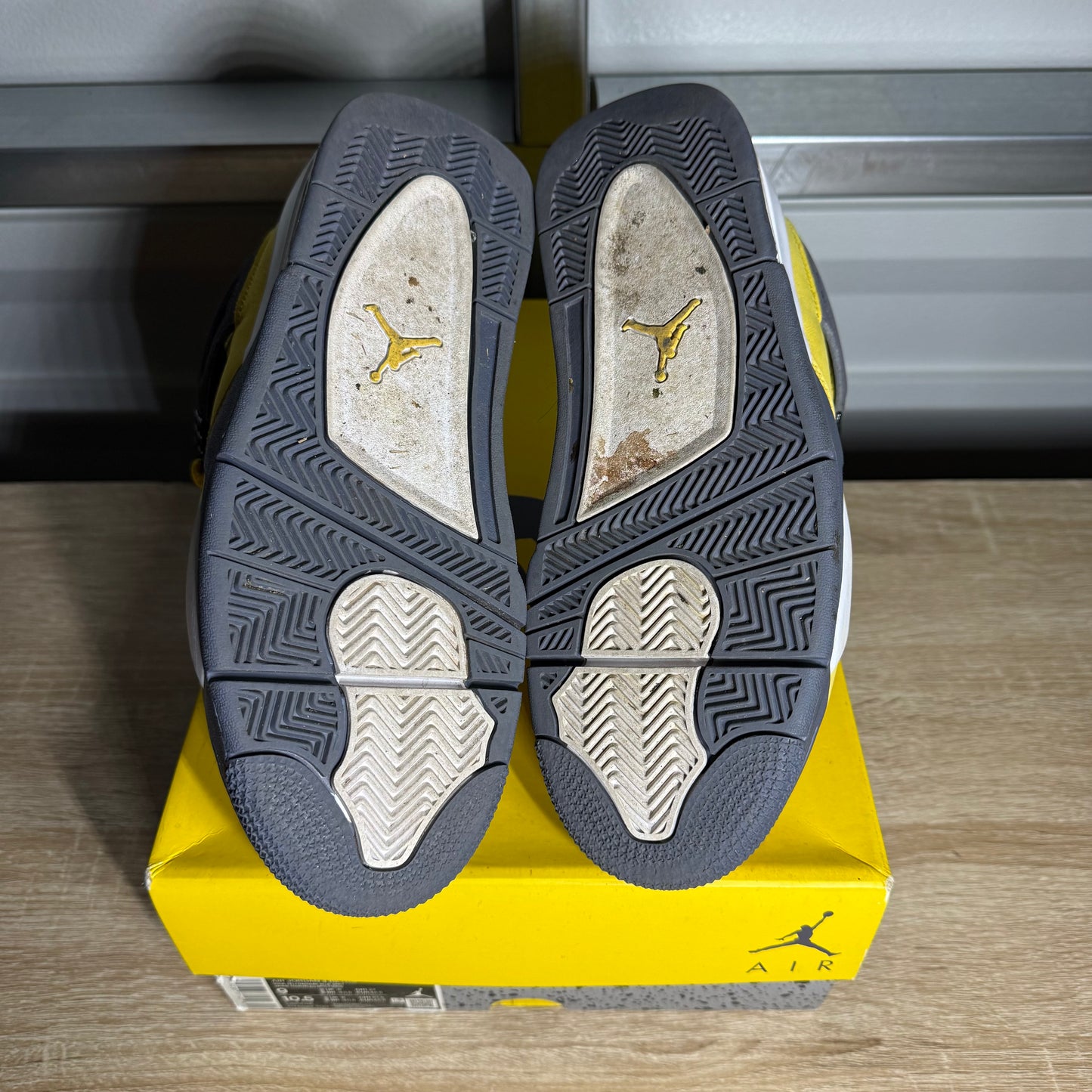 Size 9 - AJ 4 Retro Lightning