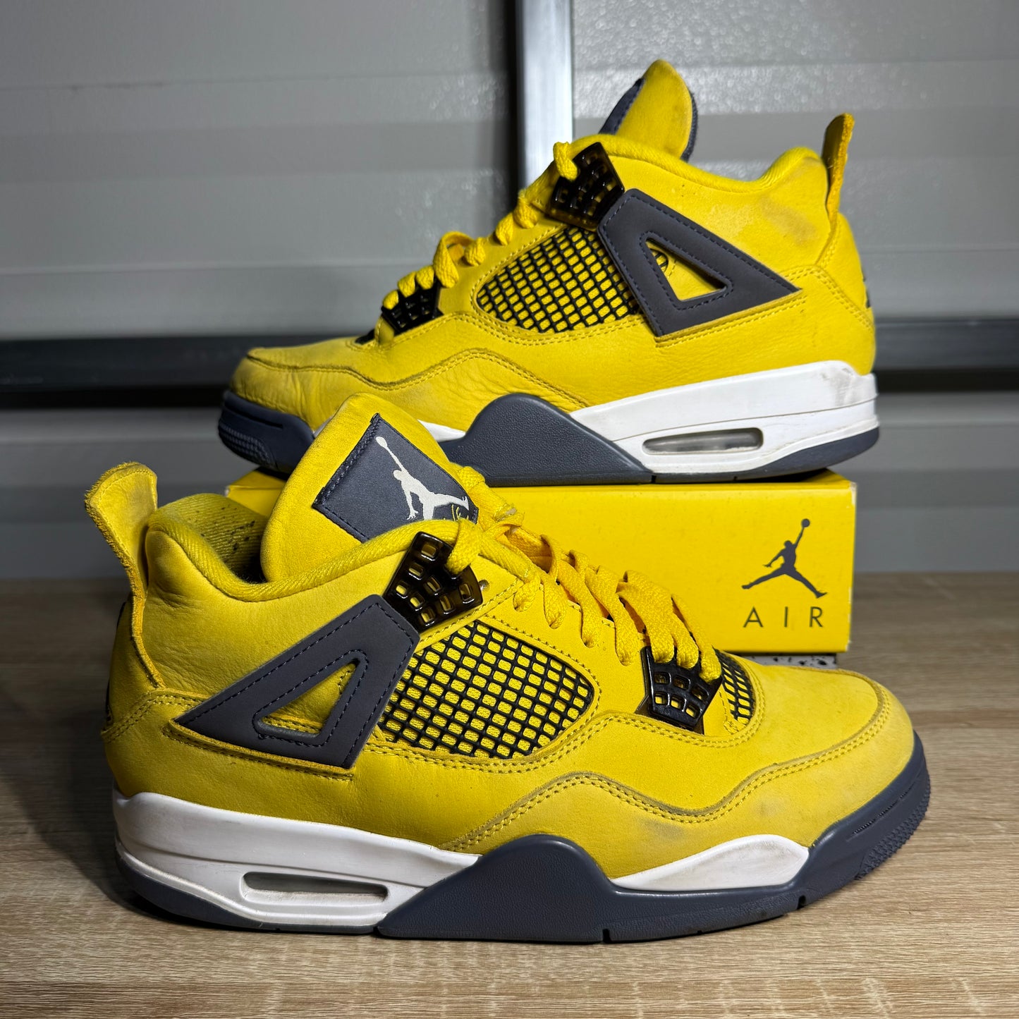 Size 9 - AJ 4 Retro Lightning