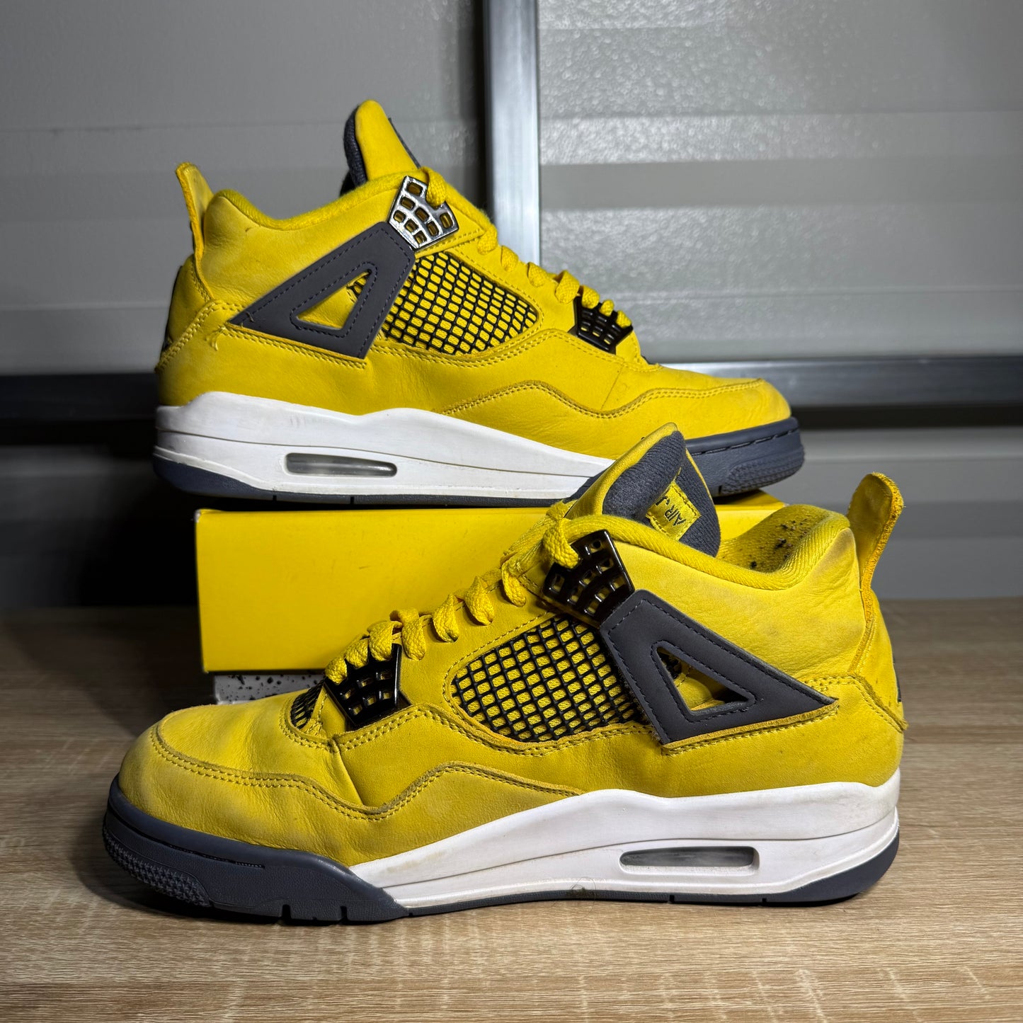 Size 9 - AJ 4 Retro Lightning