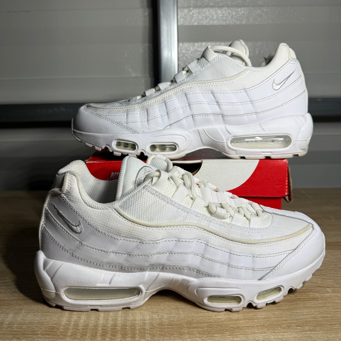 Size 10 - AM 95 Essential White