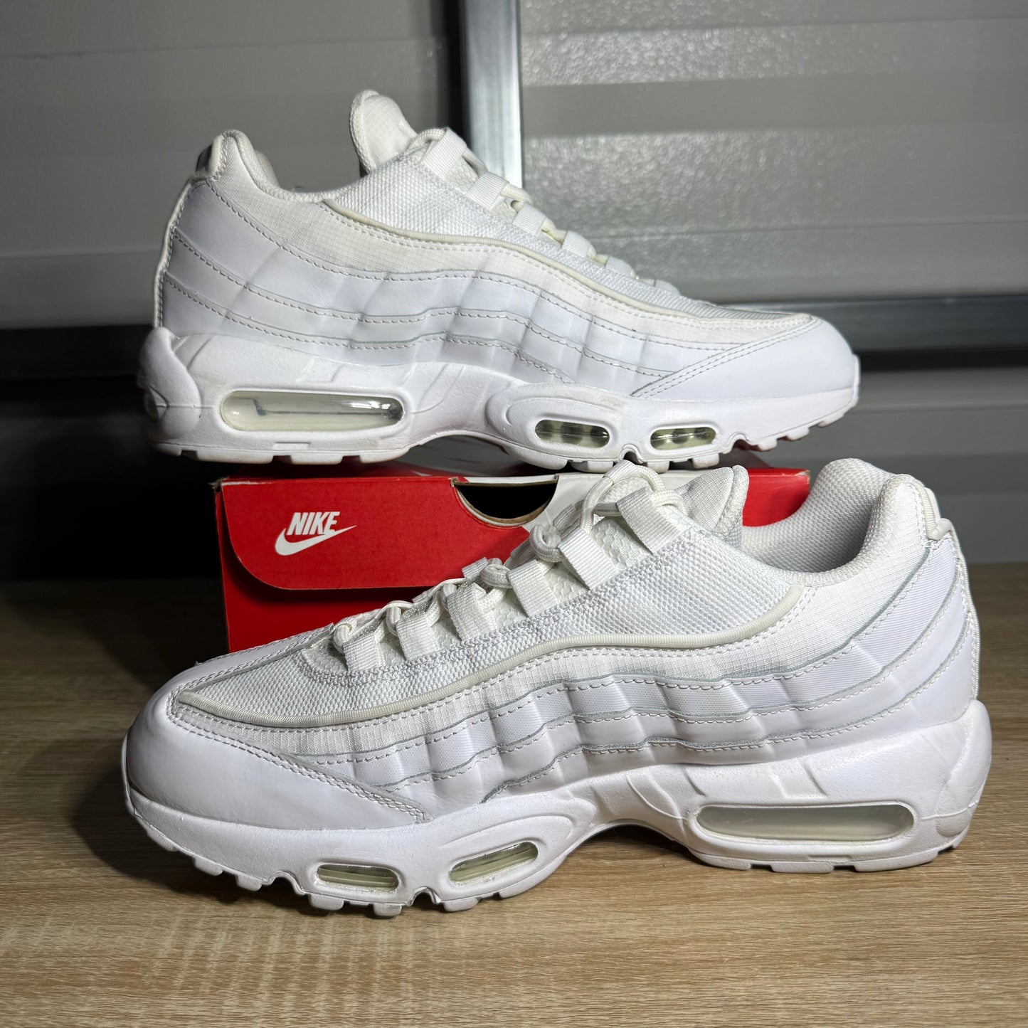 Size 10 - AM 95 Essential White
