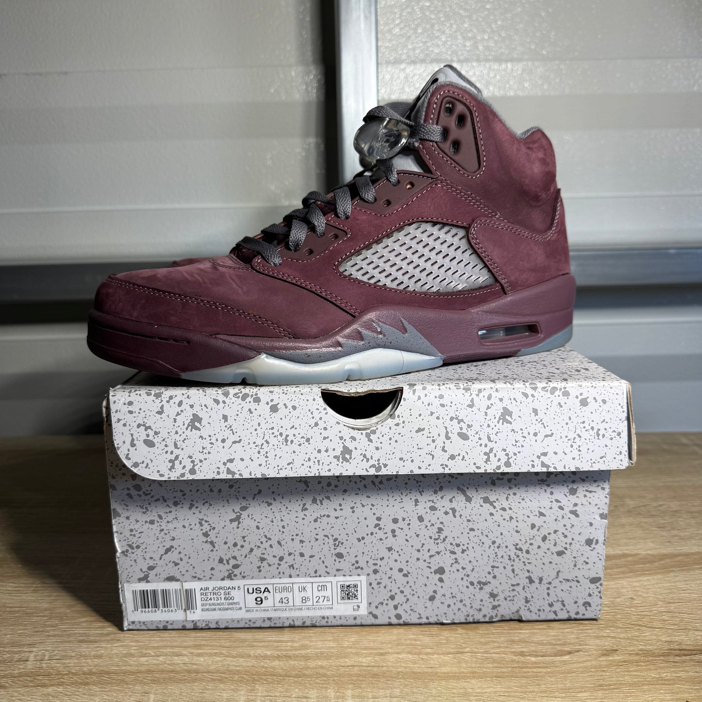 Size 9.5 - AJ 5 Retro SE Burgundy