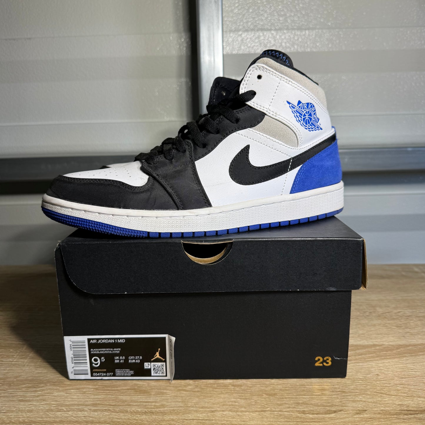 Size 9.5 - AJ 1 Mid SE Hyper Royal