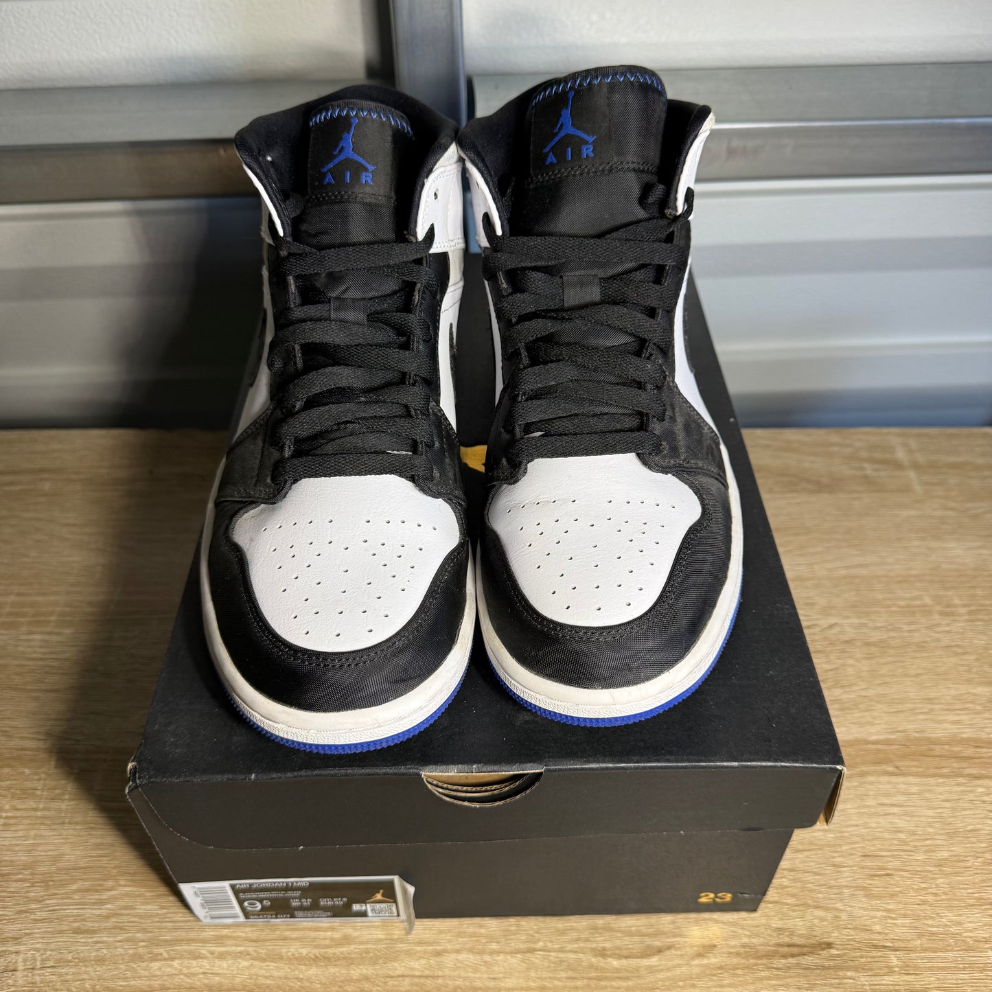 Size 9.5 - AJ 1 Mid SE Hyper Royal