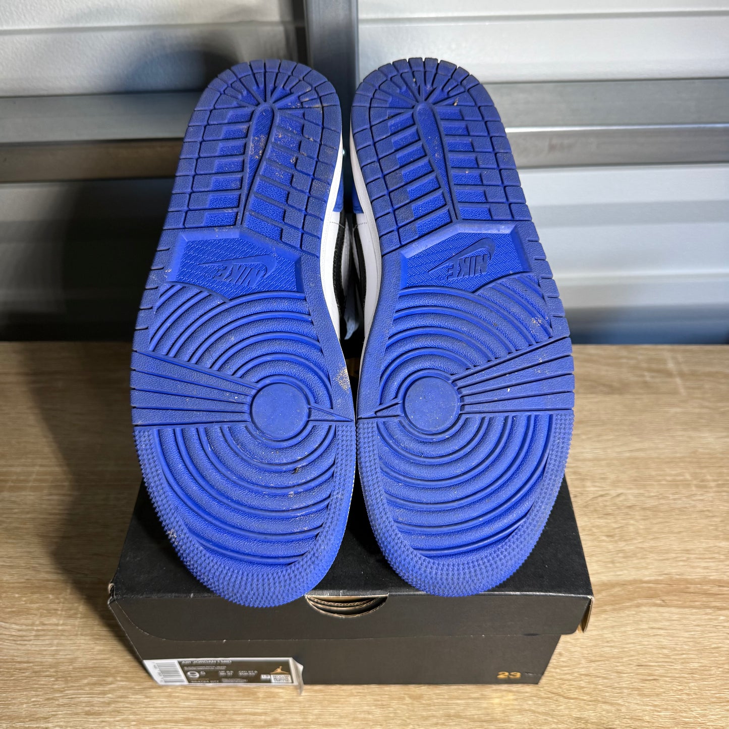 Size 9.5 - AJ 1 Mid SE Hyper Royal