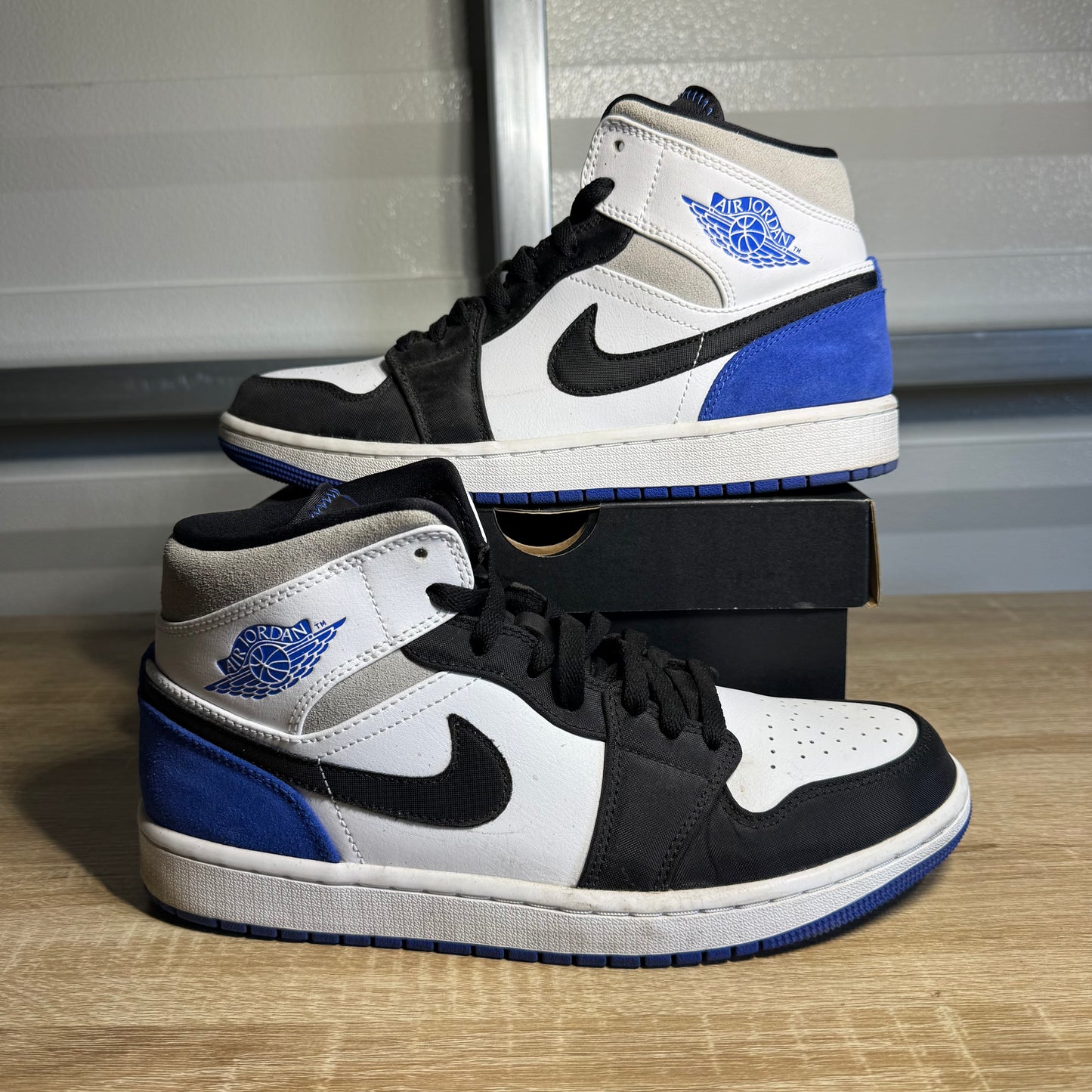 Size 9.5 - AJ 1 Mid SE Hyper Royal