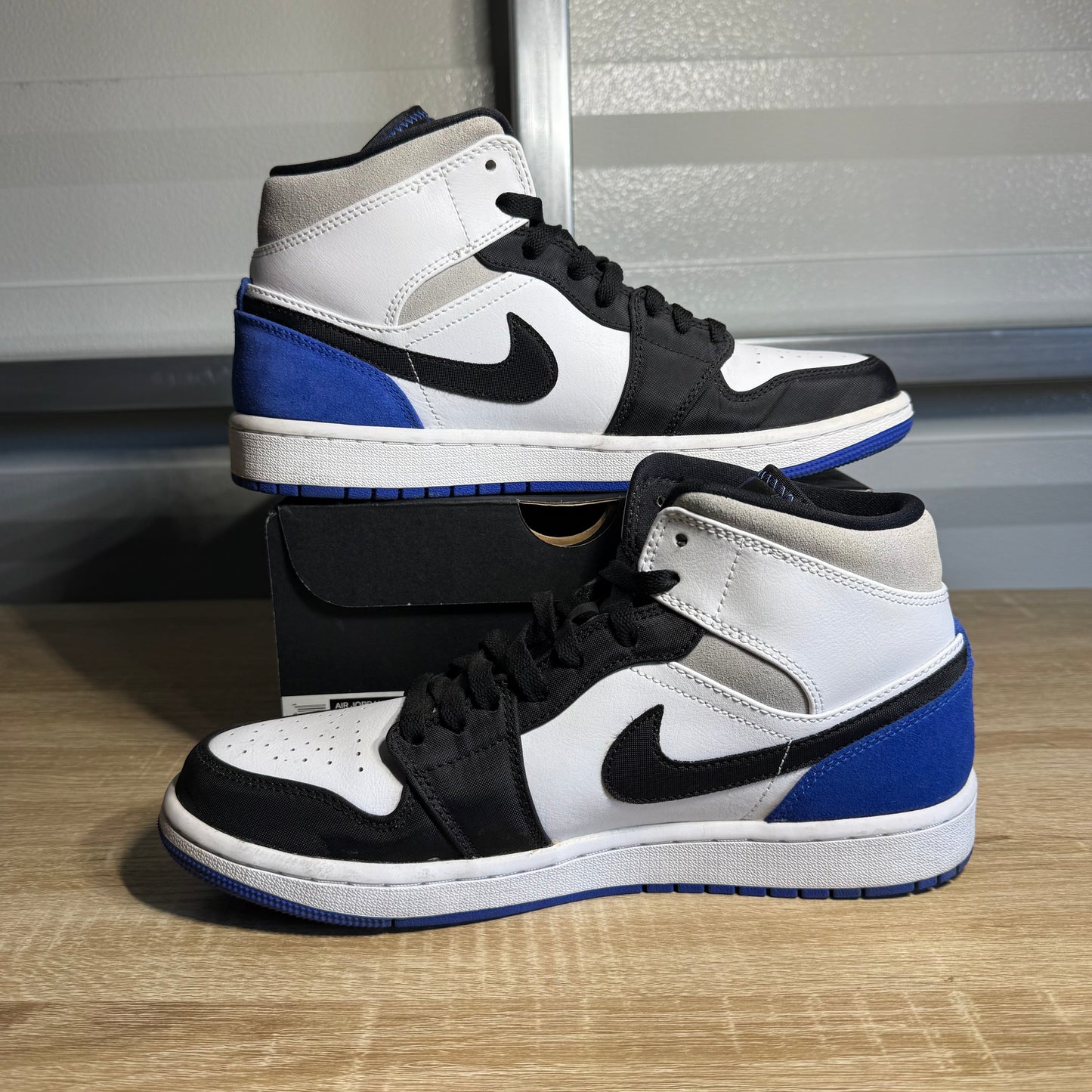 Size 9.5 - AJ 1 Mid SE Hyper Royal