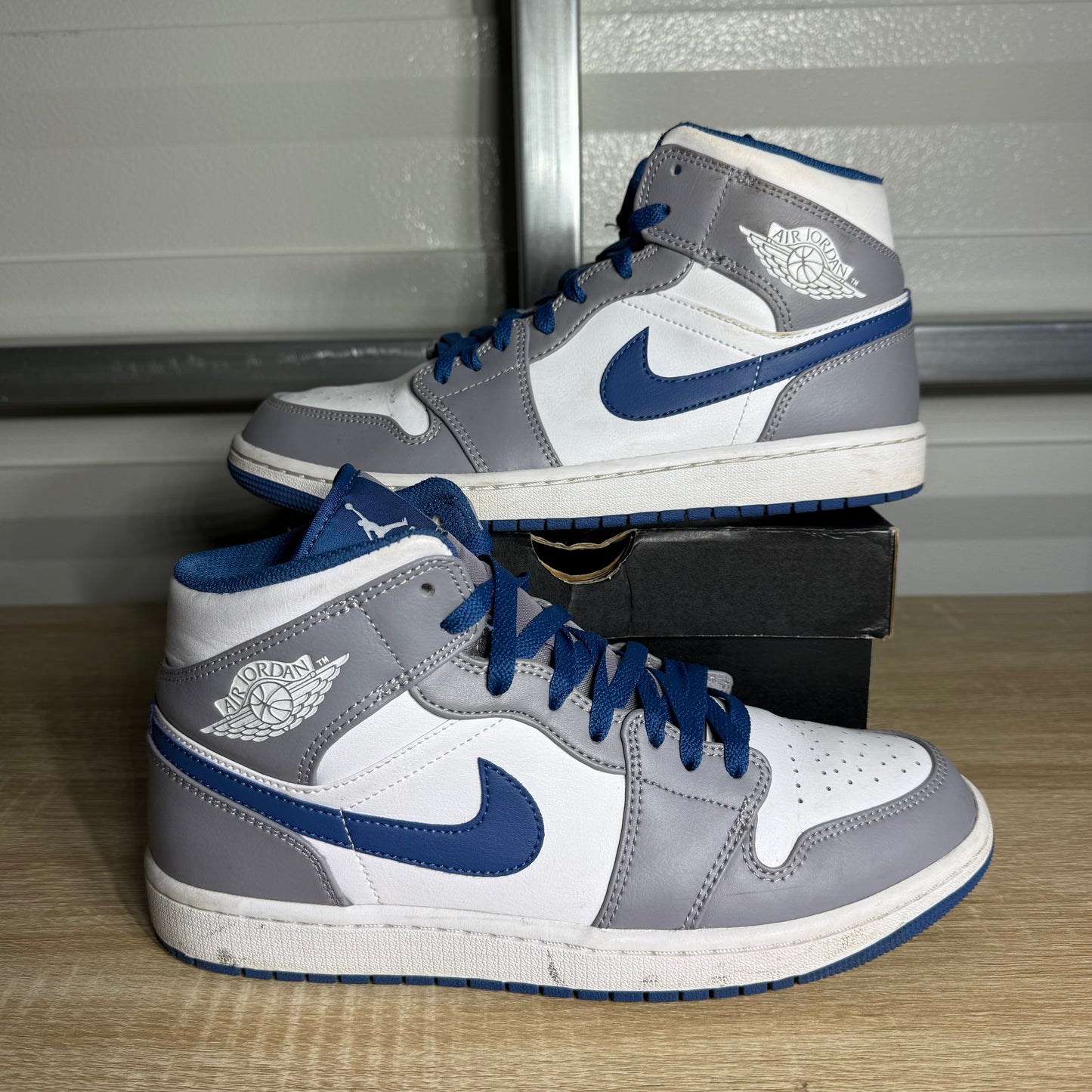 Size 9 - AJ 1 Mid Retro True Blue