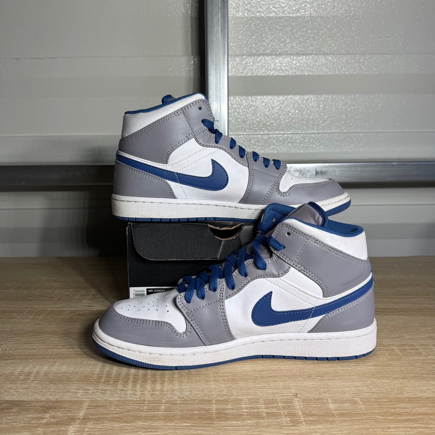 Size 9 - AJ 1 Mid Retro True Blue