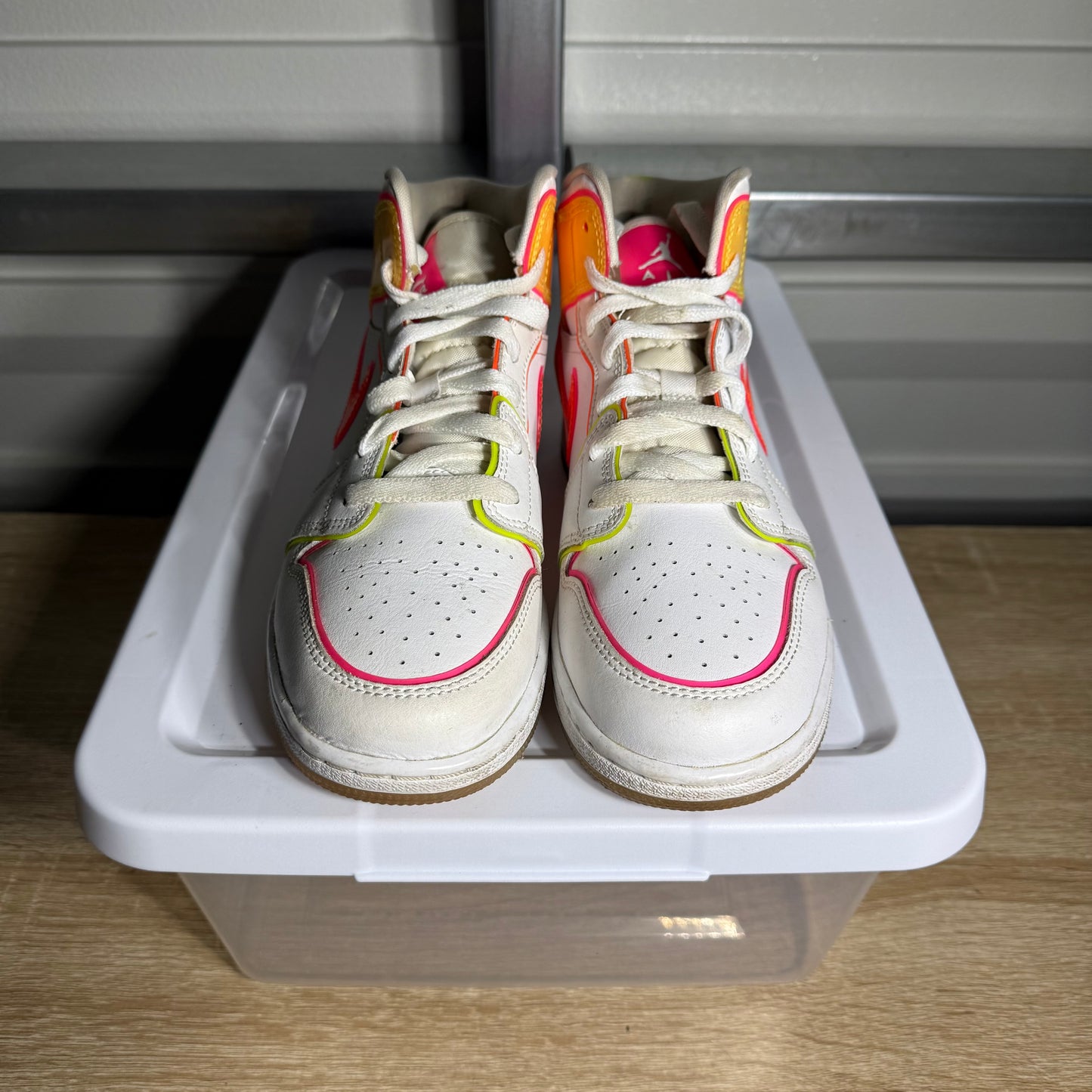 Size 5.5Y – AJ 1 Mid SE GS Edge Glow