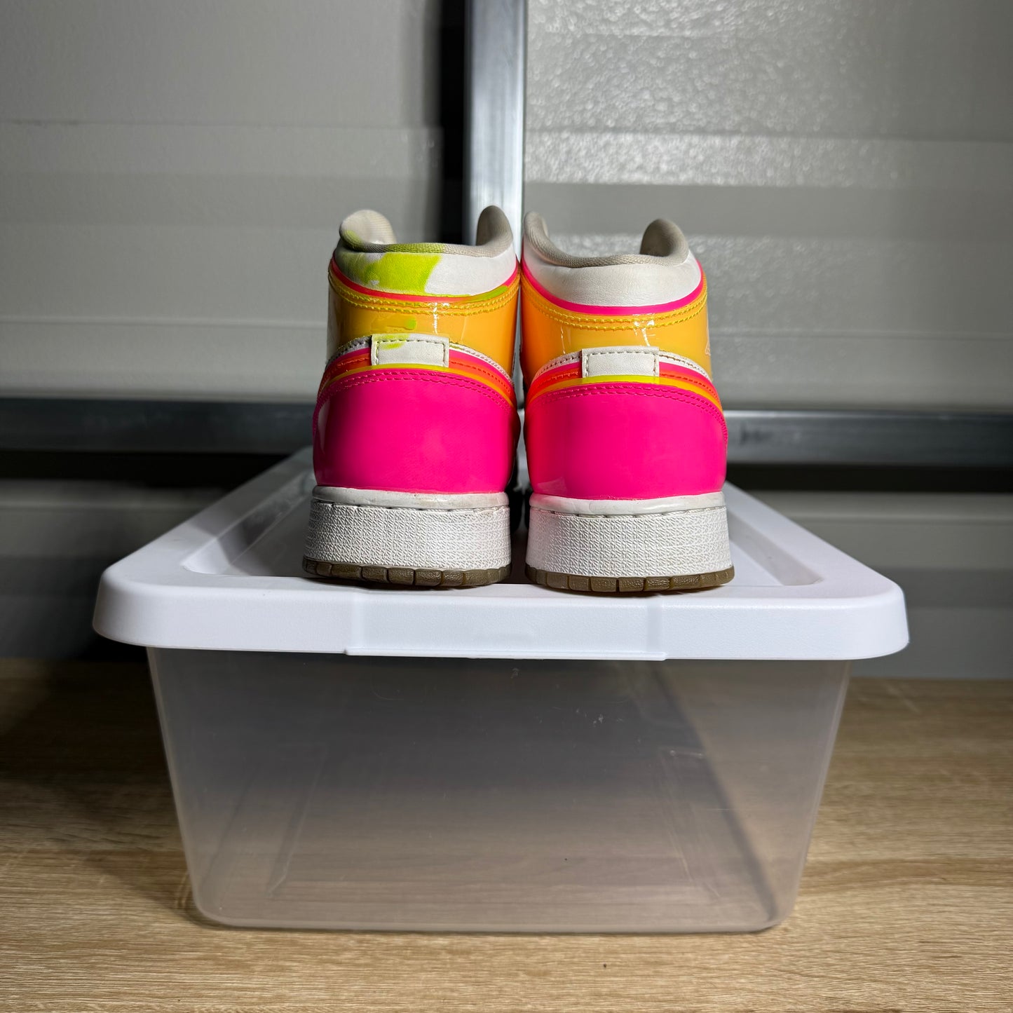 Size 5.5Y – AJ 1 Mid SE GS Edge Glow