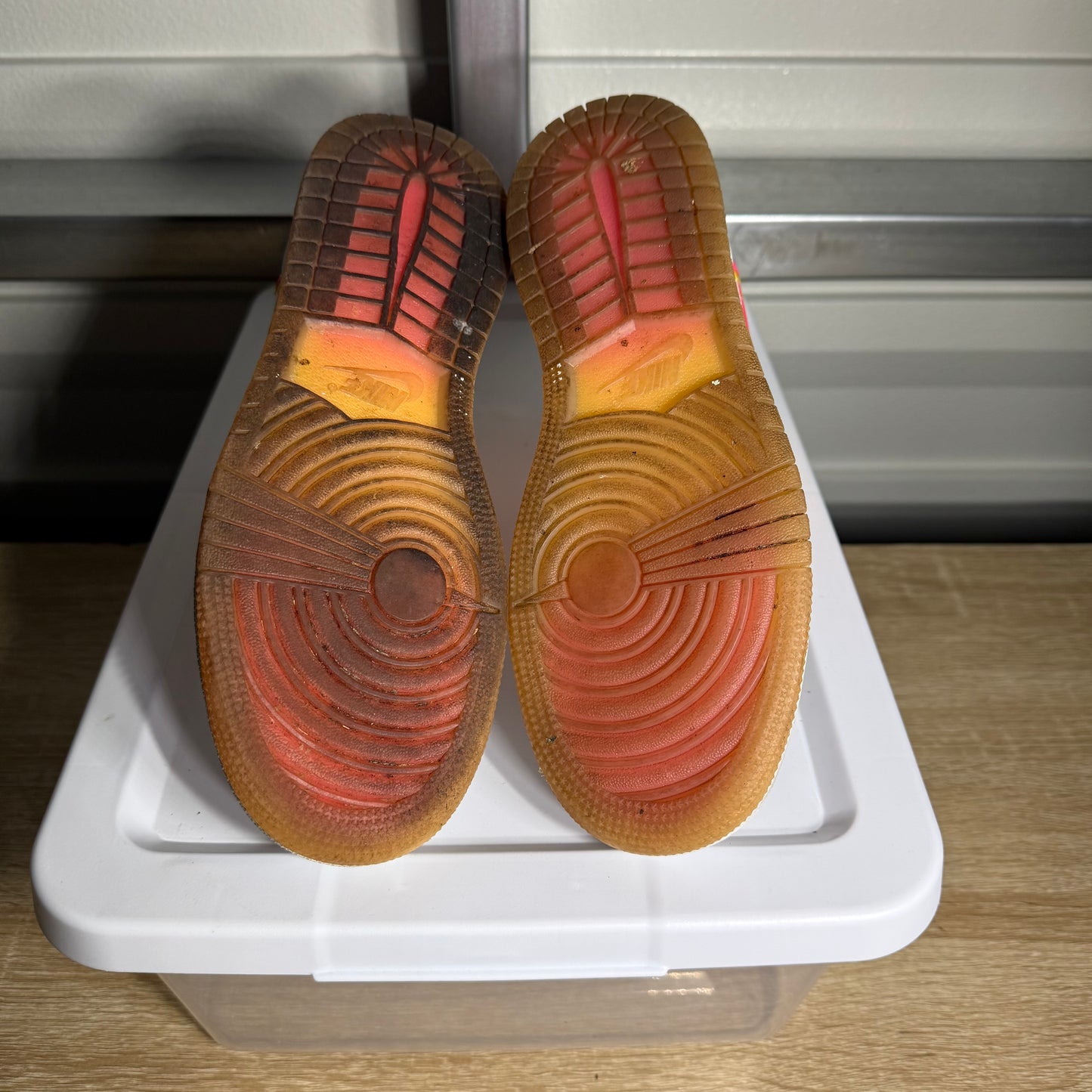 Size 5.5Y – AJ 1 Mid SE GS Edge Glow