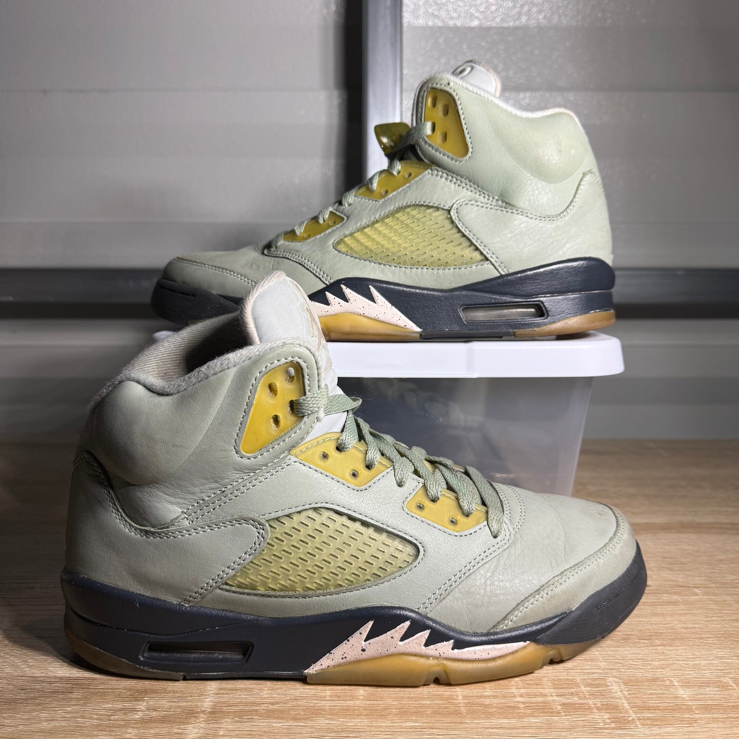 Size 8.5 - AJ 5 Retro Jade Horizon