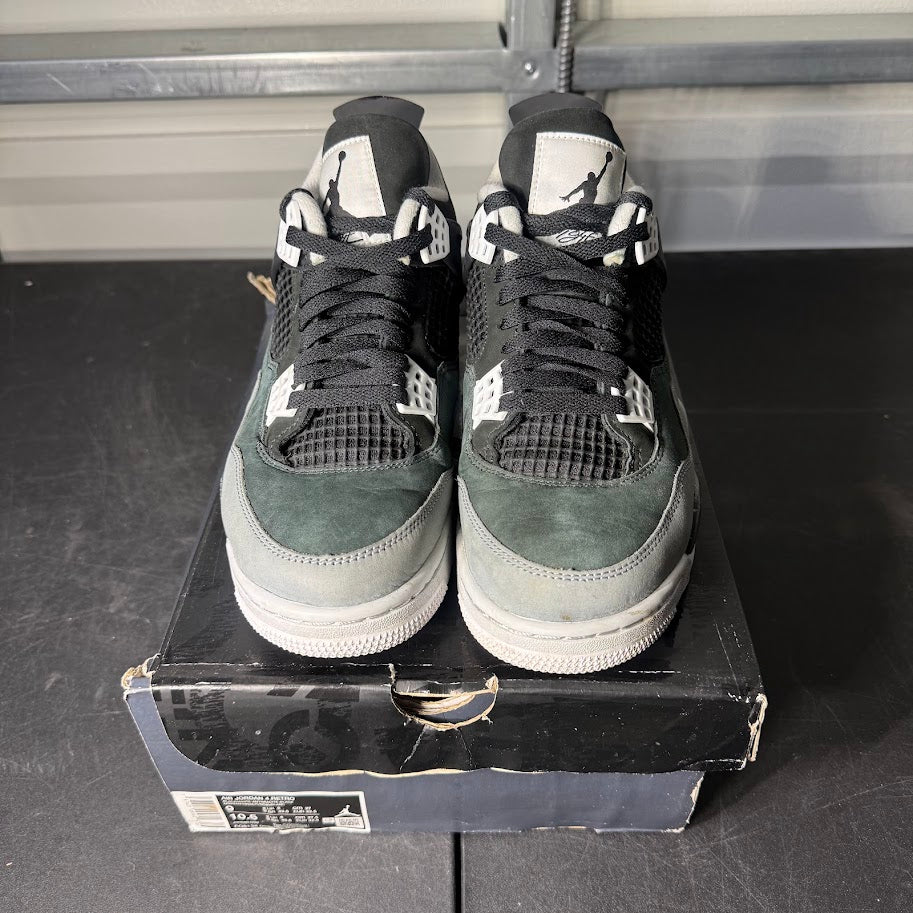 Size 9 - AJ 4 Retro Fear