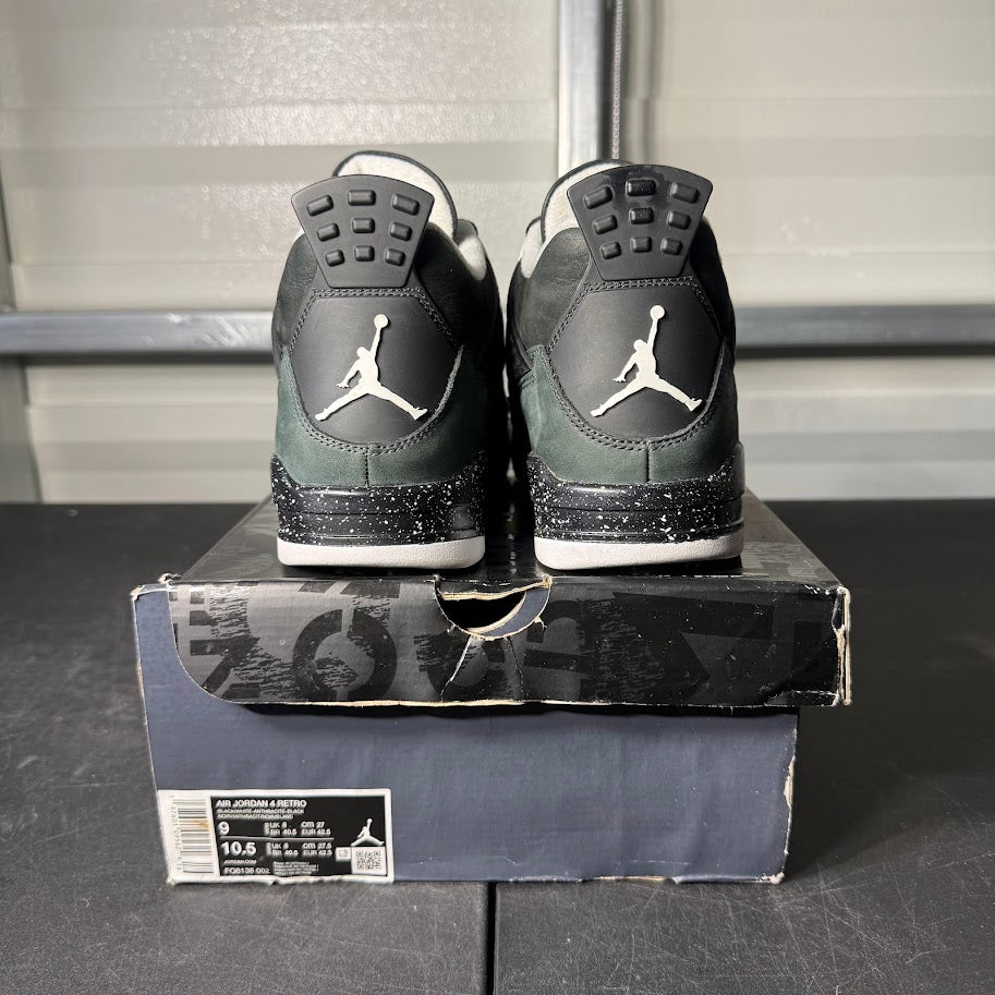 Size 9 - AJ 4 Retro Fear