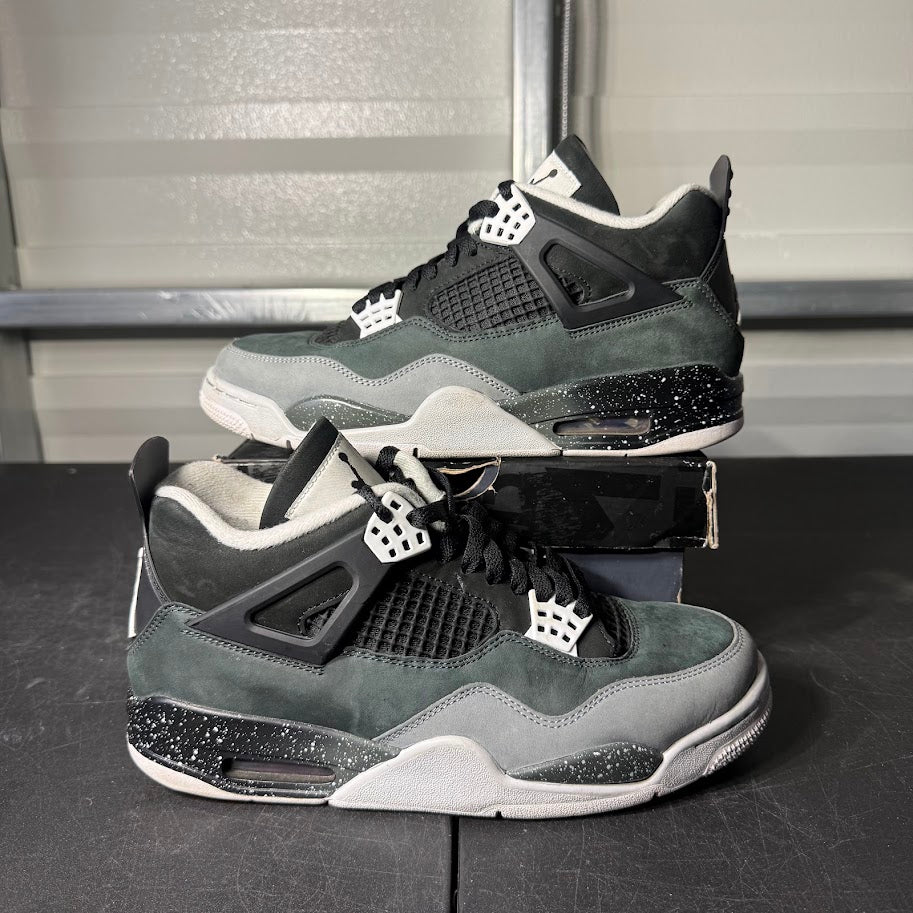 Size 9 - AJ 4 Retro Fear