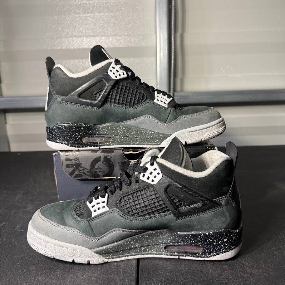 Size 9 - AJ 4 Retro Fear