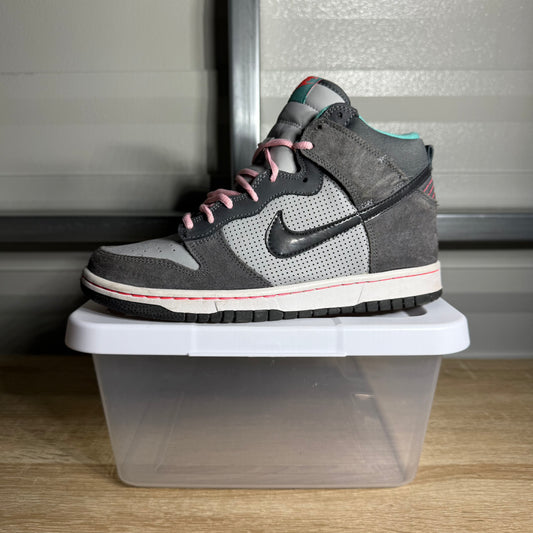 Size 6.5Y - SB Dunk High Pro Medium Grey