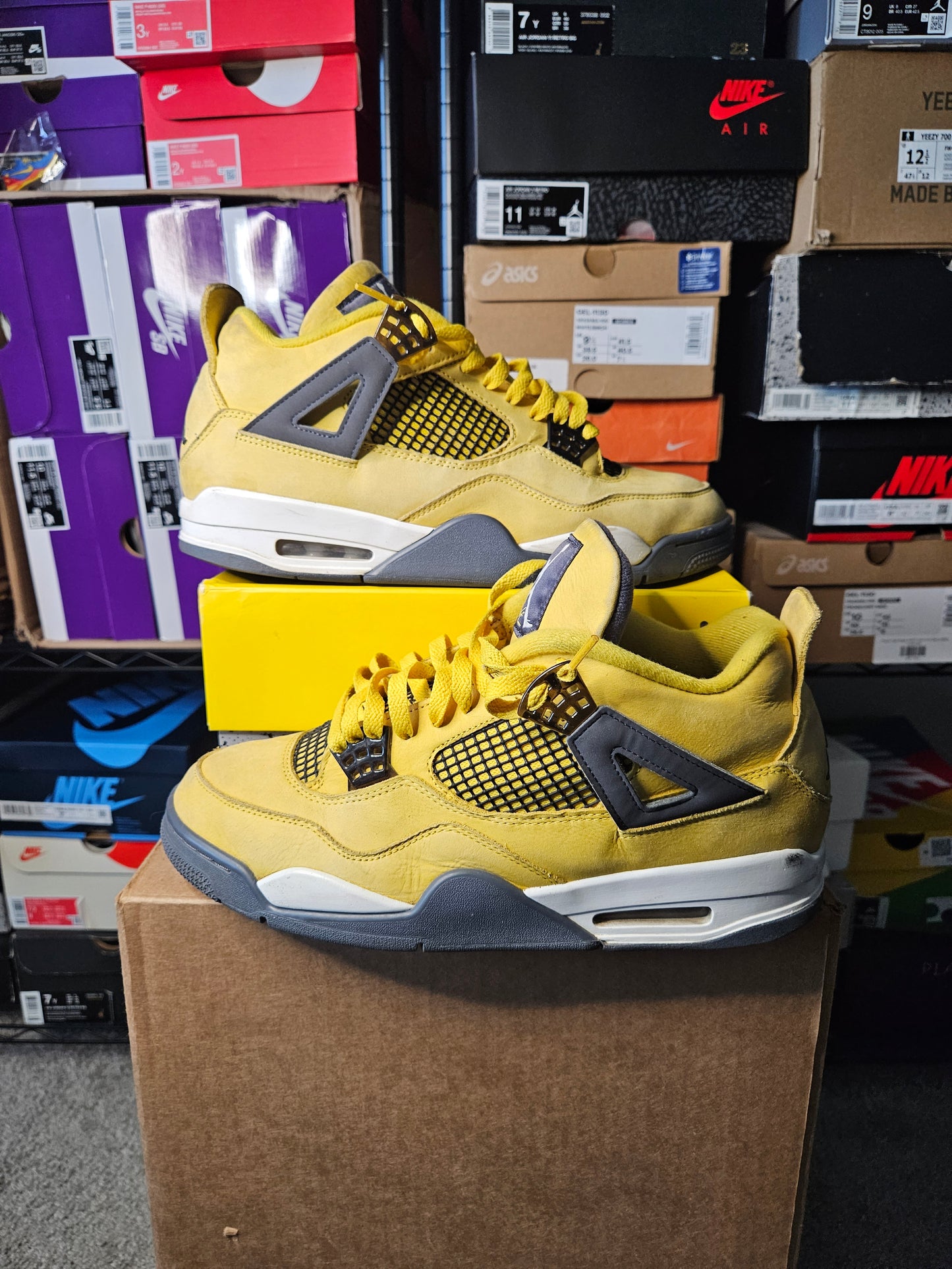 Size 11.5 - AJ 4 Retro Mid Lightning
